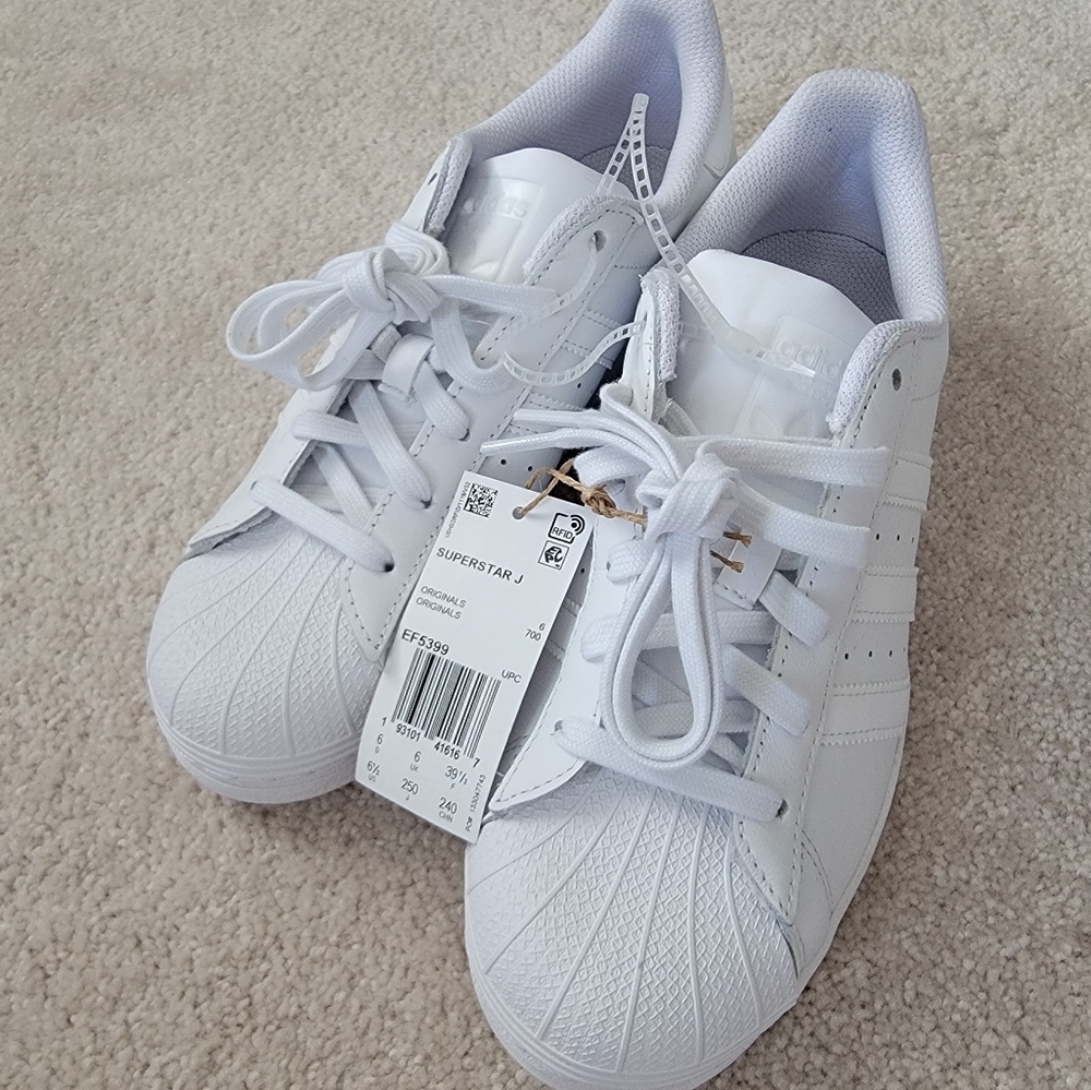 NWT! Adidas All-White Superstar Sneakers  6.5 big kid/ men , 8 women - Picture 2 of 7